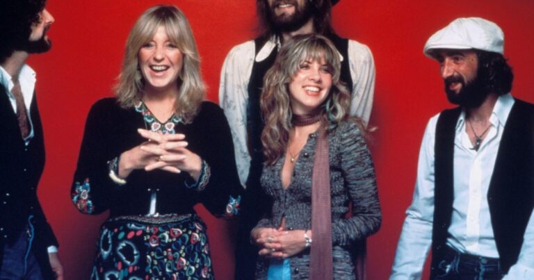 what-to-wear-to-a-fleetwood-mac-concert-in-2024-–-5-outfit-ideas-for-girls-and-guys